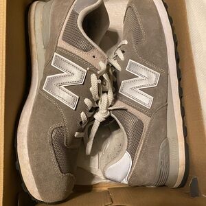 New Balance Men's Classic Gray Sneakers